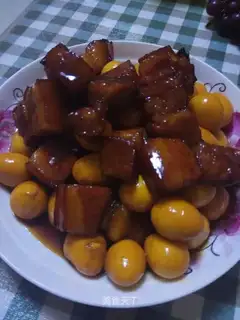 Red roast quail eggs