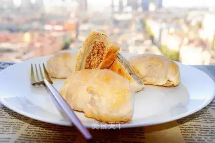 Heart-shaped mooncake