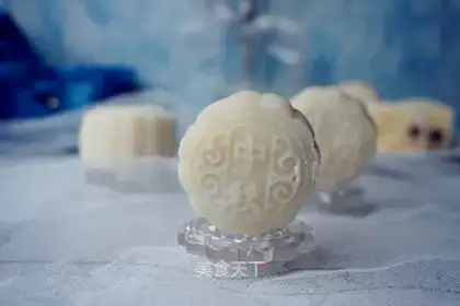 Coconut cranberry ice mooncake