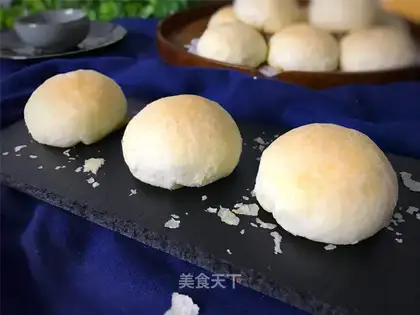 Cheese shrimp mooncake