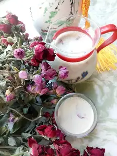Rose milk tea
