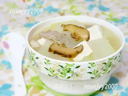 Pork bones, tofu soup