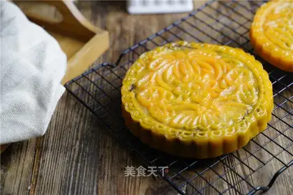Pumpkin bean mooncake