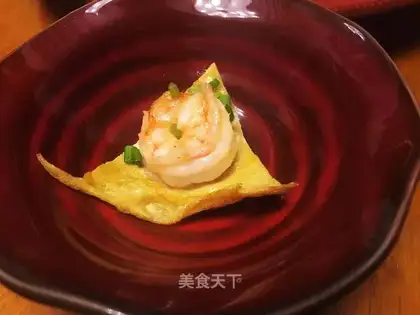 Hold the egg shrimp