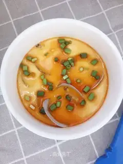 Cracking eggs