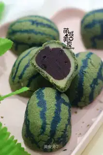 Watermelon mooncake