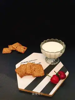 Red sugar almond cookies