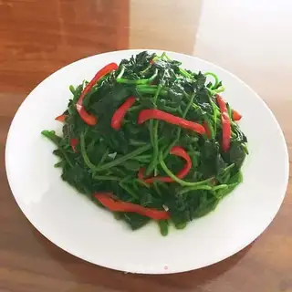 Garlic potato leaves