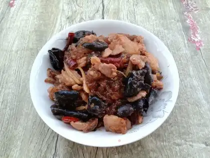 Black-moleved red potato