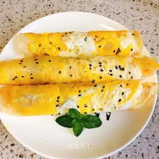 Beef sauce egg burrito