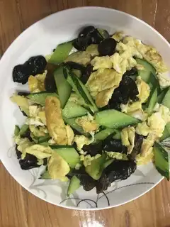 cucumber-mucked eggs