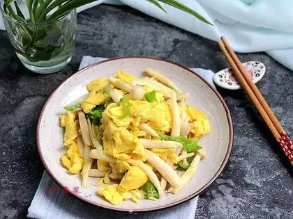 Seafood mushroom fried eggs
