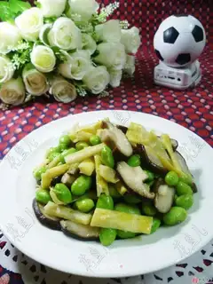 Fry beans with mushroom tails