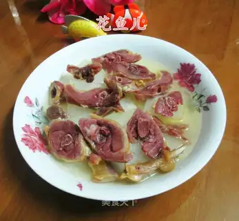 Duck leg steaming melons