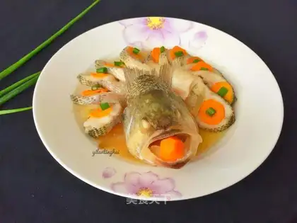 Peacock open-screen fish