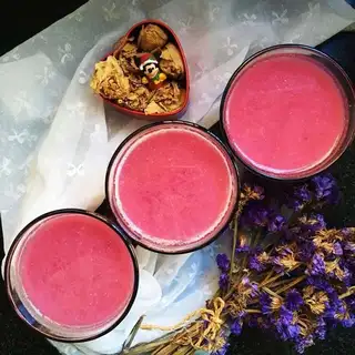 Fresh pomegranate juice