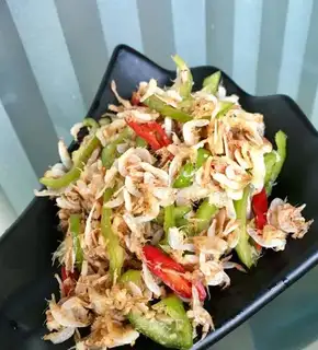 Fresh pepper with shrimp