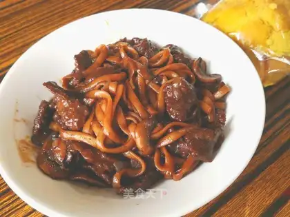 Red beef pasta