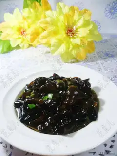 Black-mucked onion
