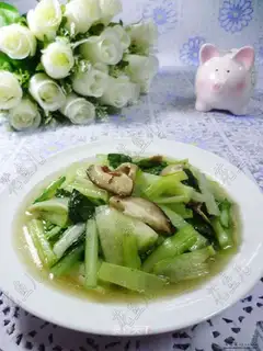 Fry mushrooms and cabbage