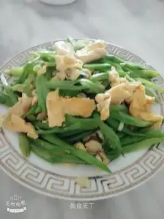 Soybeans fried eggs