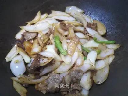 Onion fried meat