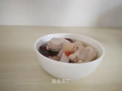 Cinnamon and red palm soup