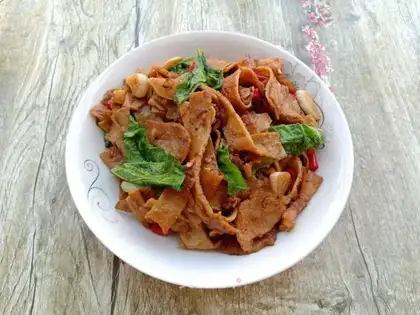 Flour gravy and bean skin