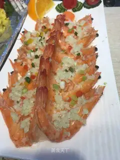 A garlic fan with a shrimp