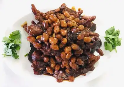 Peanut chicken claws