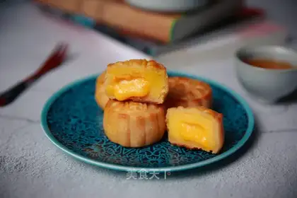 A yellow moon cake