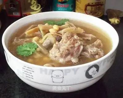 Dried radish, soybean and pork bone soup