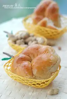 Peanut butter garland bread