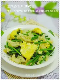 stir-fried white fungus eggs with leek moss