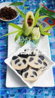Panda and Mushroom Fried Sauce Noodles