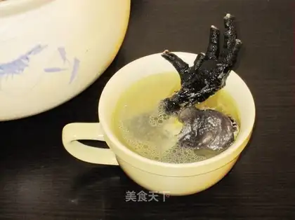 Angelica ginseng and black chicken soup
