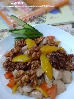 diced chicken with peach kernels