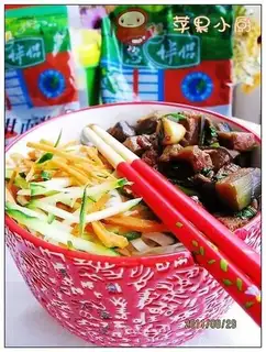 Noodles with fried sauce with diced eggplant