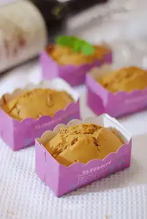 Corn raisin muffin
