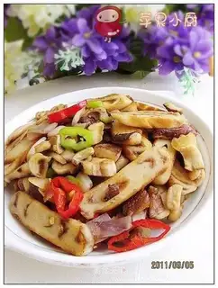 stir-fried cake with mushrooms, onions and cumin