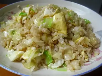 Fried rice with cabbage and egg
