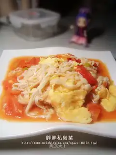 Scrambled eggs with tomato and mushroom