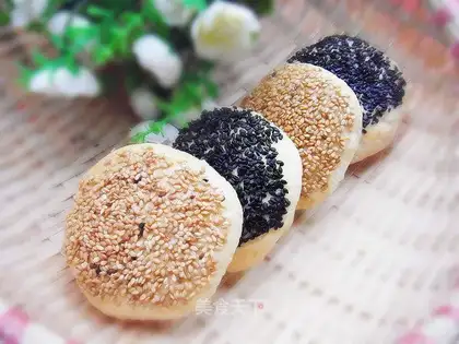 Crispy meat sesame cakes