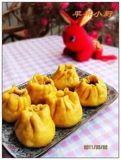 sweet steamed wheat filled with rice