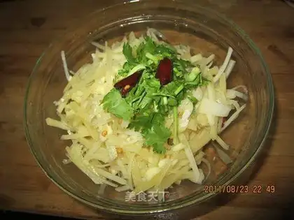 Shredded potatoes with salad