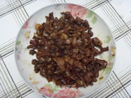 stir-fried chicken gizzards with pickled cabbage