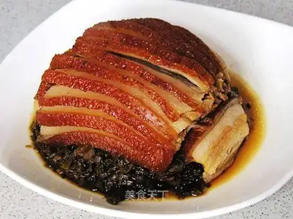 Steamed pork with sprouts