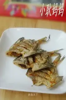 Pan-fried small pomfret