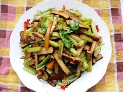 Scrambled celery with fragrant and dried celery