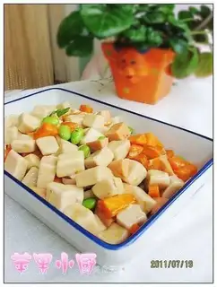 Mixed vegetables fried noodles with pimples